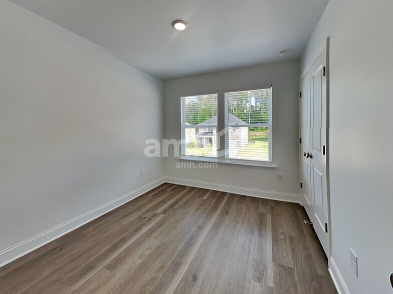 Building Photo - 950 Carnelian Ln