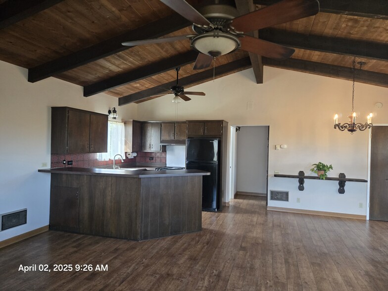 Kitchen - 5819 Redondo Dr