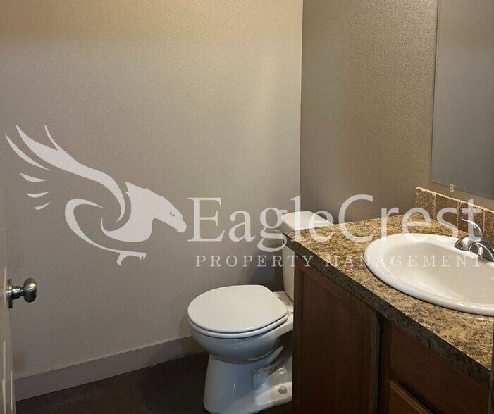 Building Photo - Two Bedroom, One and a Half Bathroom Unit