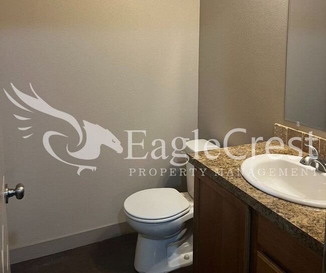 Building Photo - Two Bedroom, One and a Half Bathroom Unit