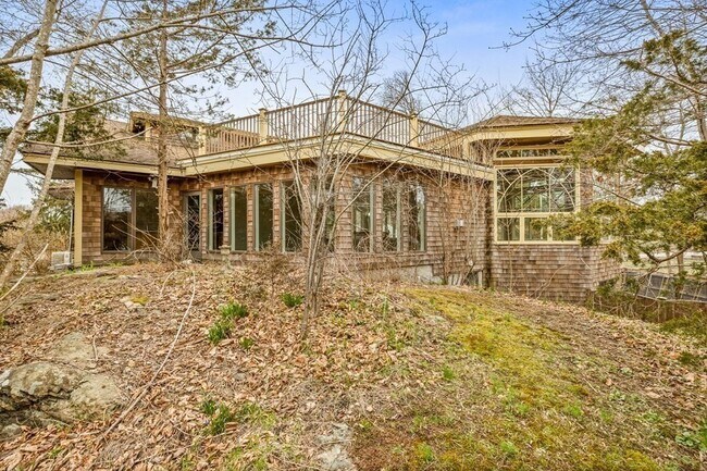 Building Photo - 328 East St