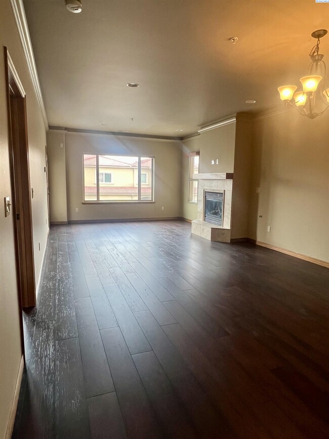 Building Photo - Riverwalk Village Condo