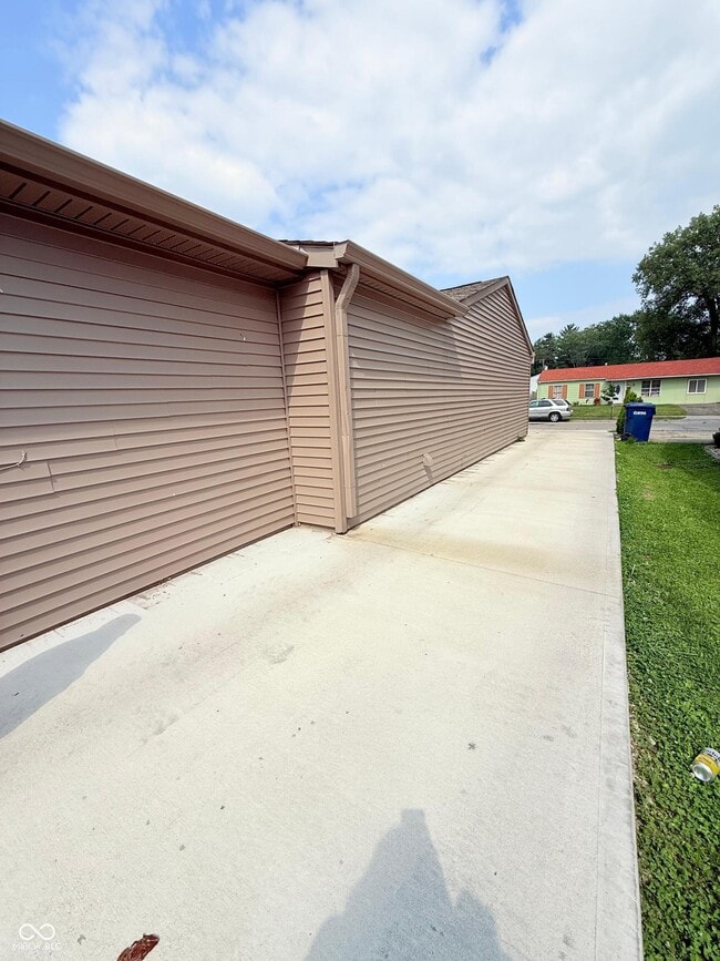 Building Photo - 3638 Lombardy Pl