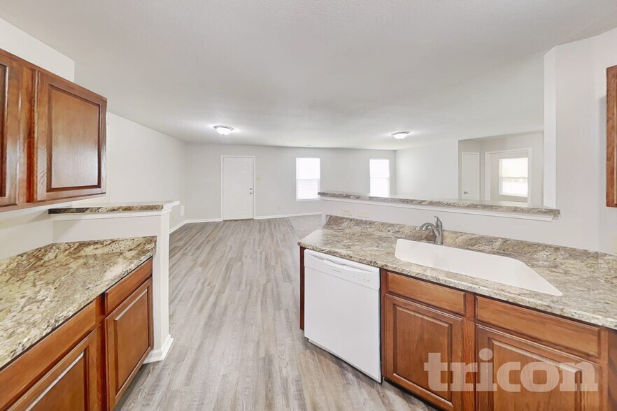 Building Photo - 2336 Blackthorn Dr