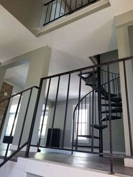 Building Photo - 1208 W 28th St
