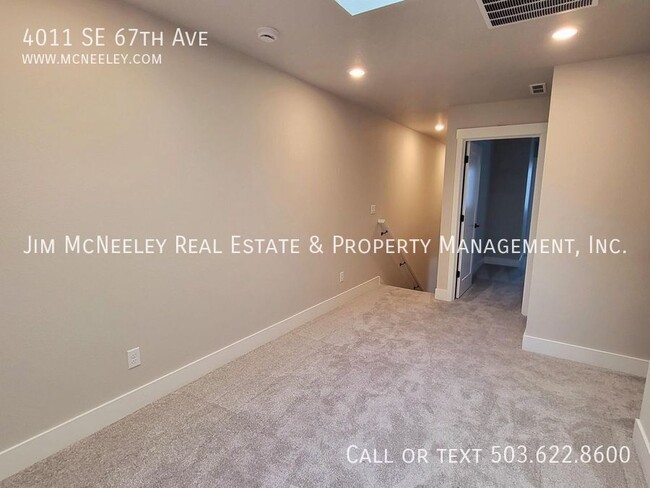 Building Photo - 4011 SE 67th Ave