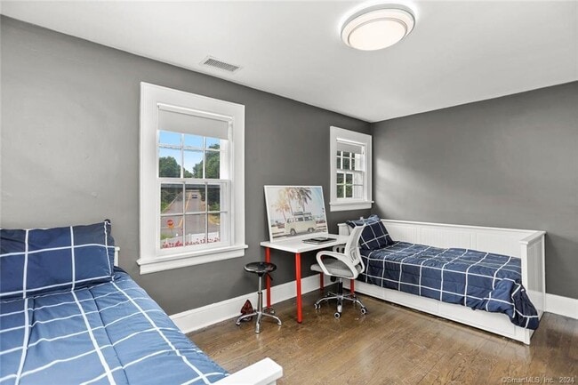 Building Photo - 61 Hillandale Rd