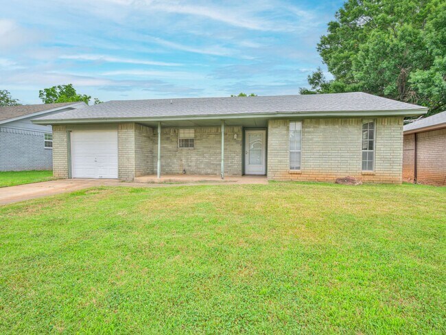 Building Photo - Cute home in Shawnee