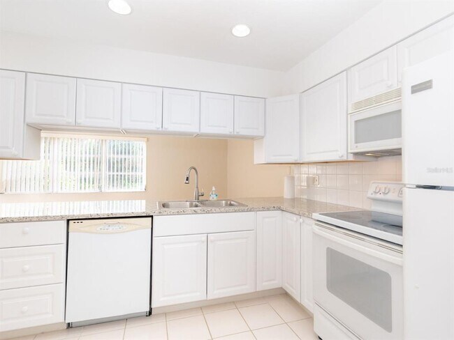 Building Photo - 1609 E Cypress Point Dr