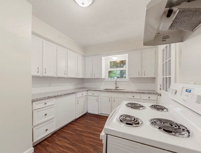 Building Photo - 3025 Vance