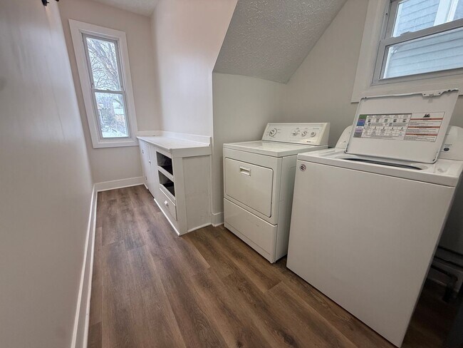 Building Photo - 2482 W 10th St