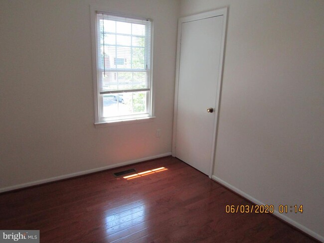 Building Photo - 4158 Hamlin Ct