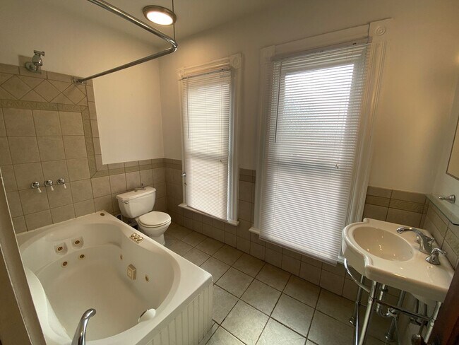 Building Photo - Beautiful Six Bedroom House Just Outside The Hustle and Bustle of OSU Campus!