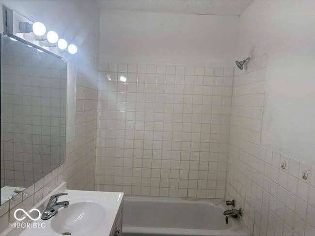 Building Photo - 1014 W 33rd St