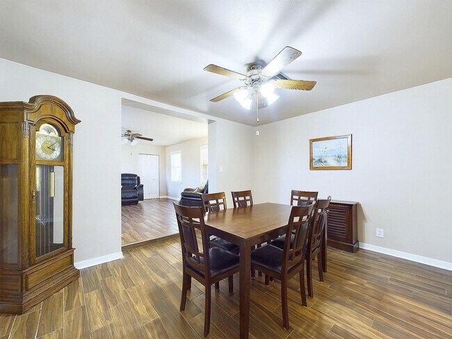 Building Photo - 2814 Balmorhea Ave