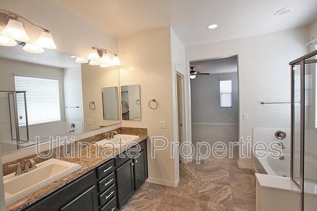 Building Photo - 9907 W Louise Dr