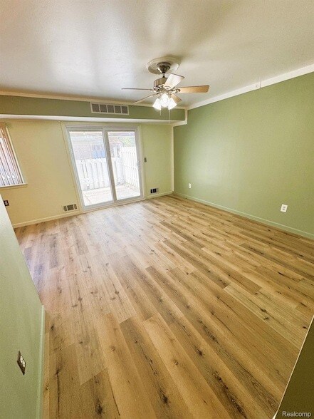 Building Photo - 15566 Dupage Blvd