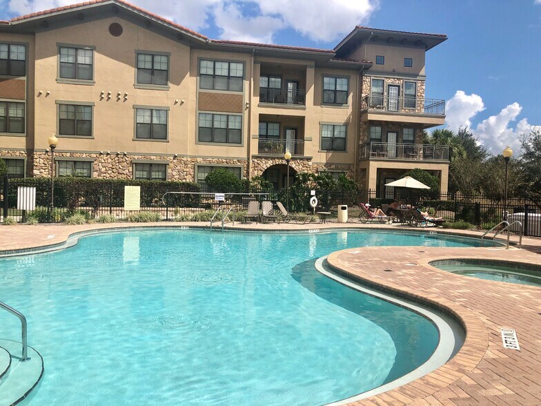 Main Pool - 914 Charo Pky