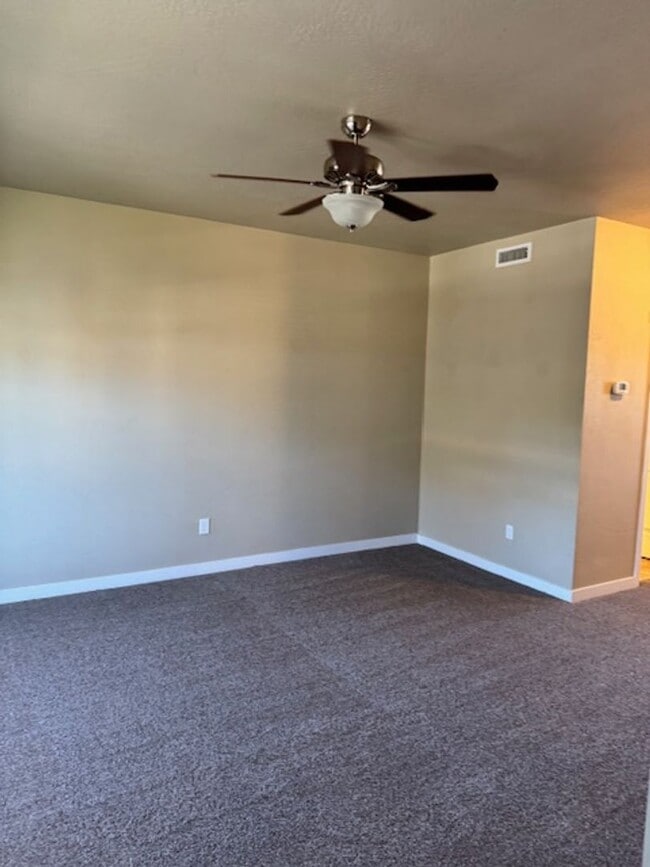 Building Photo - 3 LEVEL CONDO W/ UPGRADES, GARAGE/ FENCED ...