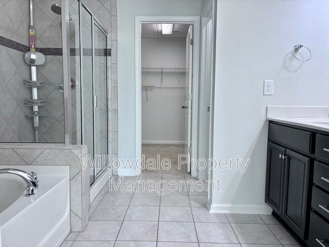 Building Photo - 1056 Midvale Ave