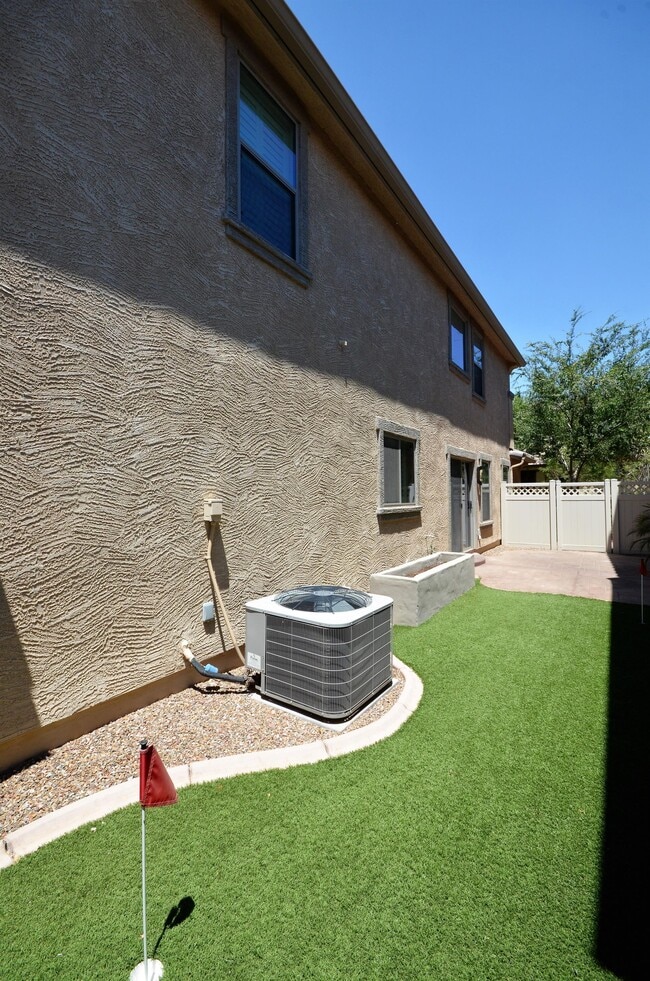 Building Photo - 995 S Cheshire Ln