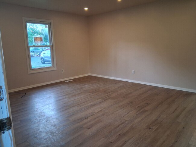Building Photo - SINGLE HOUSE FOR RENT $2000
