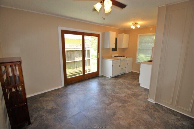 Building Photo - 1015 Milner Dr