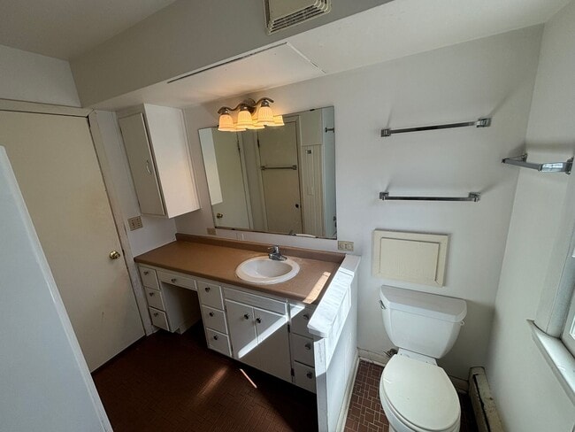 Building Photo - 1135