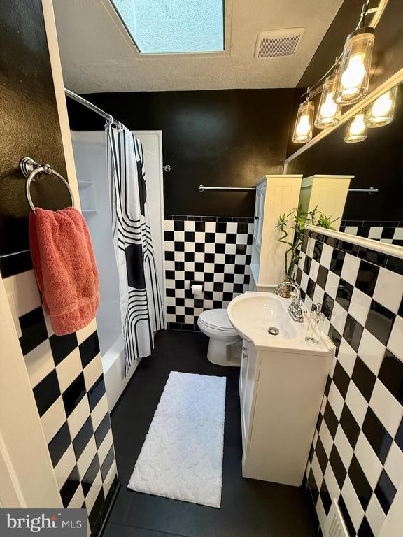 Building Photo - 3613 Parkdale Ave