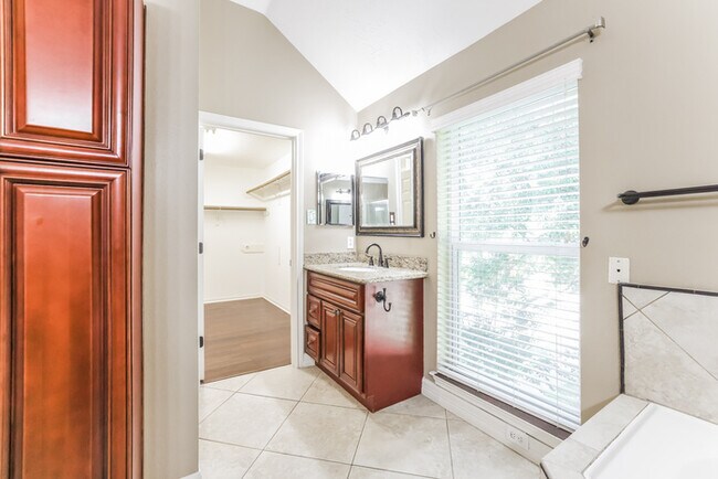 Building Photo - 411 S Cypress Estates Cir