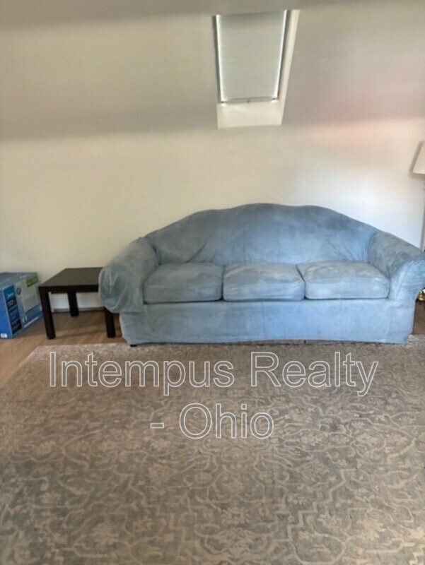 Building Photo - 930 Mansell Dr