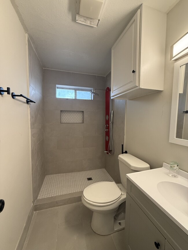 Building Photo - 3100 Thomas Ave