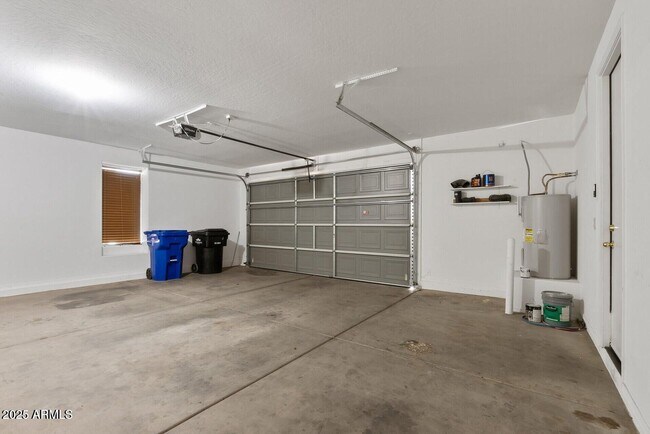 Building Photo - 18391 W Stinson Dr