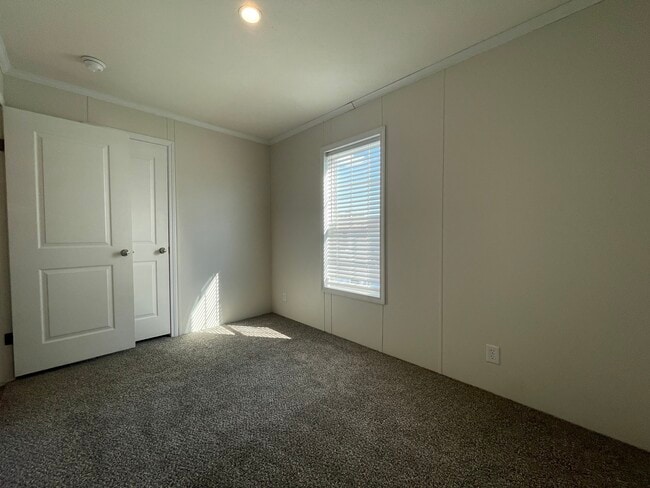 Building Photo - 16242 Frontenac Ave