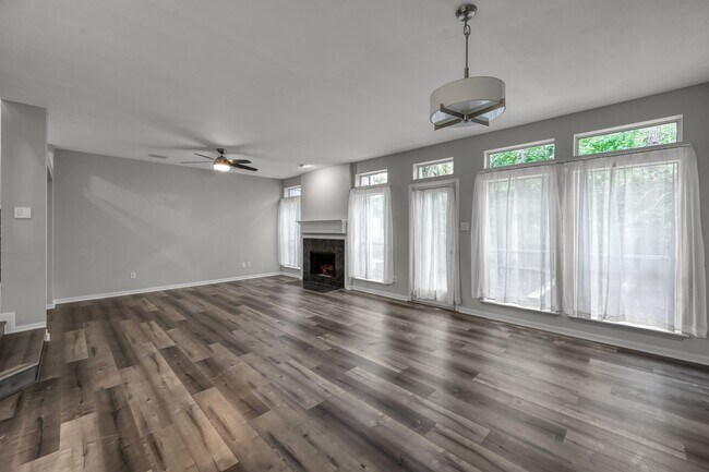 Building Photo - 23 Alderon Woods Pl