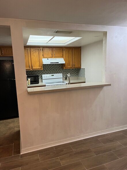 Building Photo - 5868 SW 8th Pl