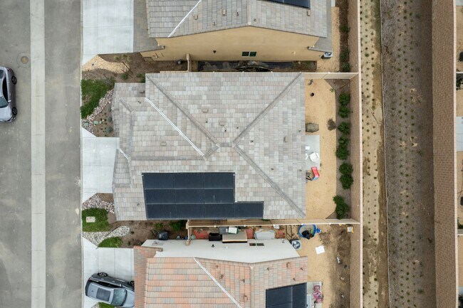 Building Photo - Spacious 4 Bedroom, 2.5 Bathroom Home with...