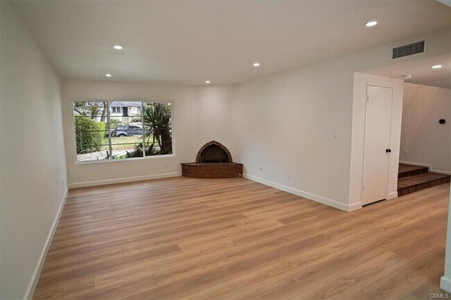 Building Photo - 1925 Parkside Ave