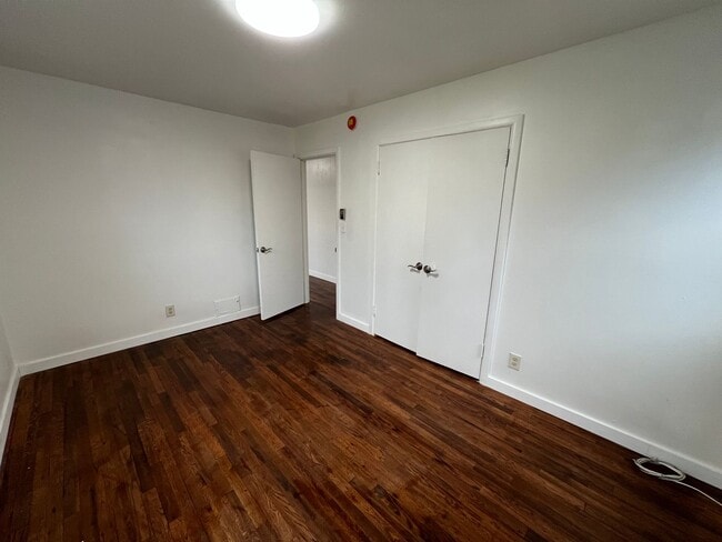 Building Photo - 109 SE 102nd Ave