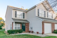 Building Photo - Charming end unit townhome in Matthews!