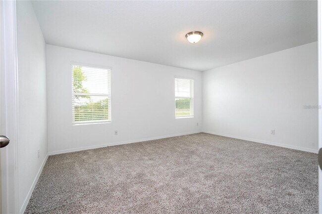 Building Photo - Elegant & Comfortable Home with Granite Ki...