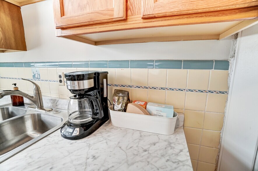 Complimentary coffee and tea! - 531 Norway Ave