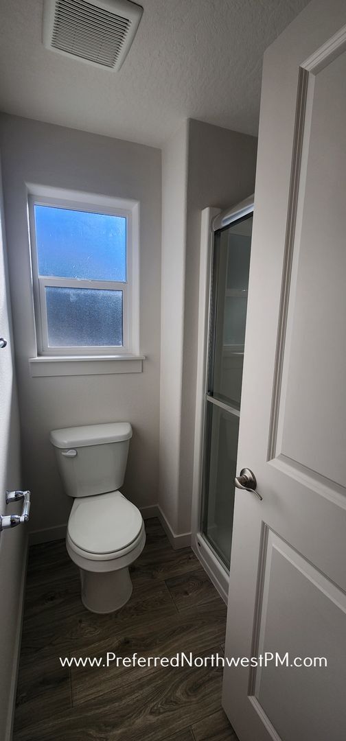 Building Photo - Stunning new build in Lowell