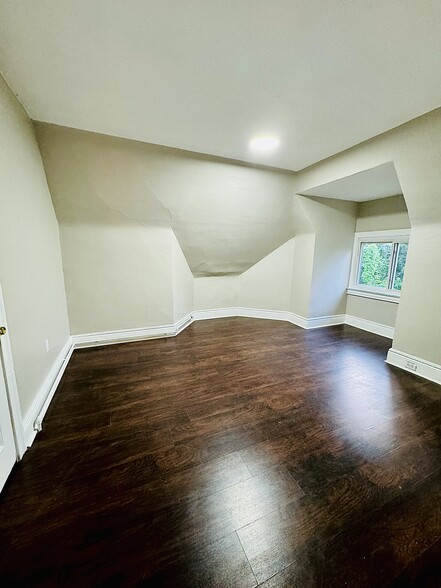 Bedroom 1 - 1749 Crafton Blvd
