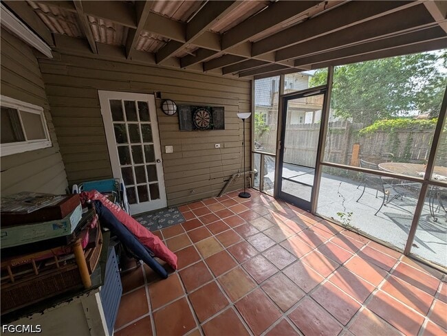Building Photo - 1637 Woodford Ave