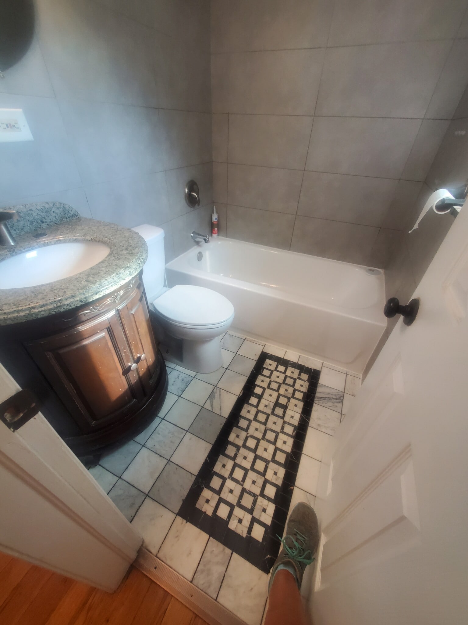 Bathroom - 3339 N Harrison St