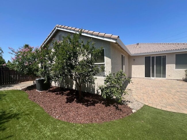 Building Photo - Single Story 3 Bedroom Home in Lincoln Acr...