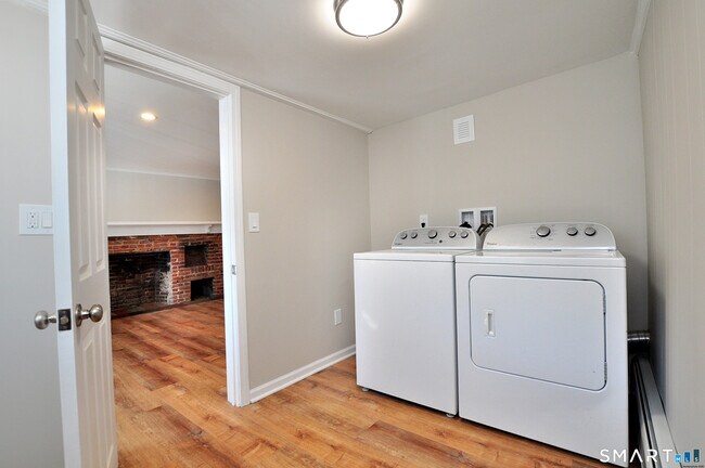 Building Photo - 59 Bridge St