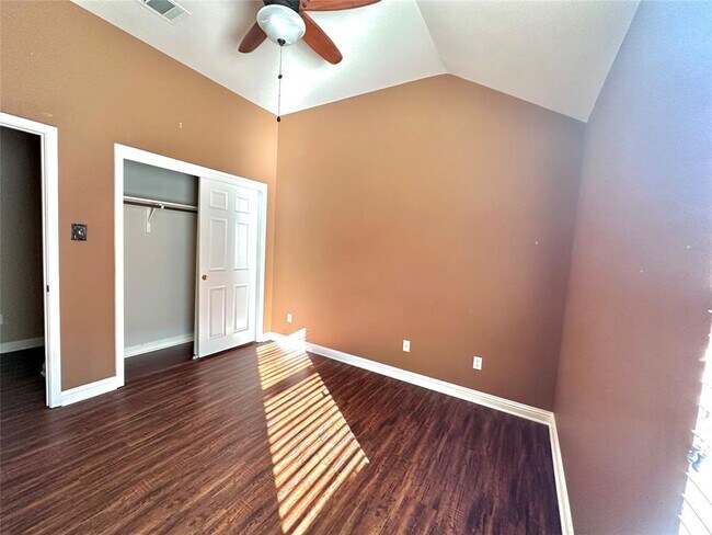 Building Photo - 10200 Channel Island Dr