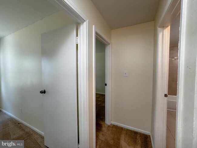 Building Photo - 38 Hopewell Ln